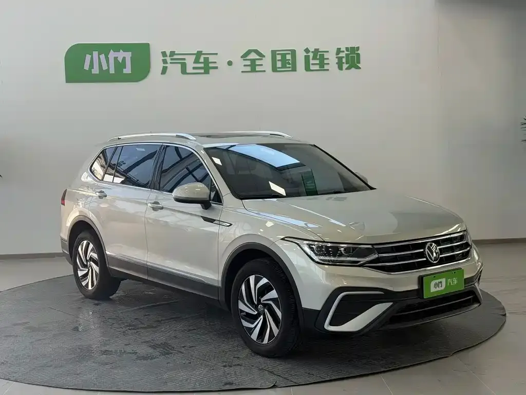 Volkswagen Tiguan L — фото 8