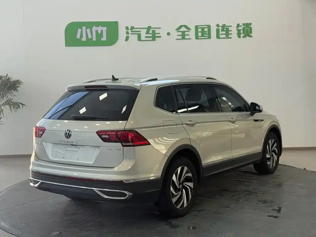 Volkswagen Tiguan L — фото 6