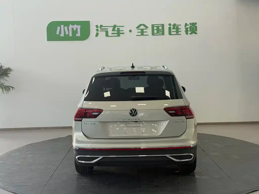 Volkswagen Tiguan L — фото 4