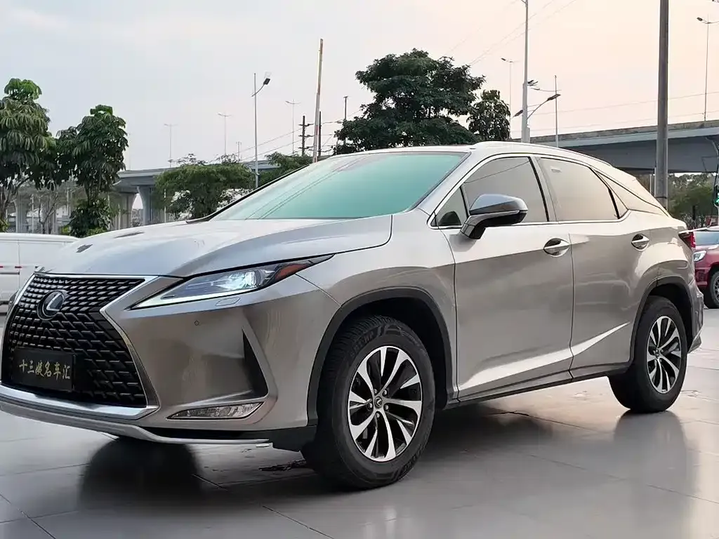 Lexus RX — фото 1