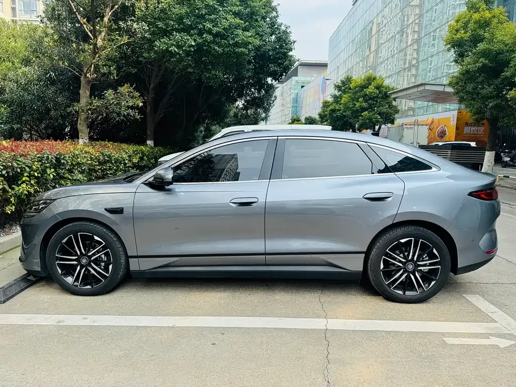 BYD Qin L — фото 8