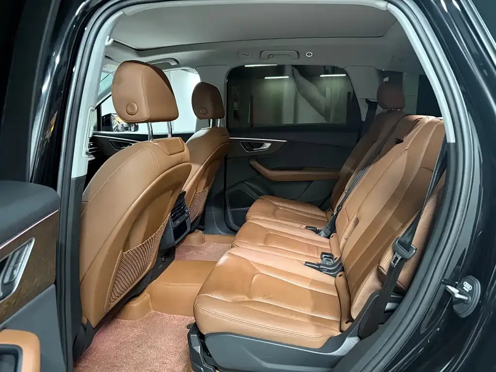 Audi Q7 2022 из CN, фото 8
