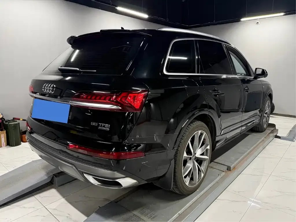 Audi Q7 2022 из CN, фото 4