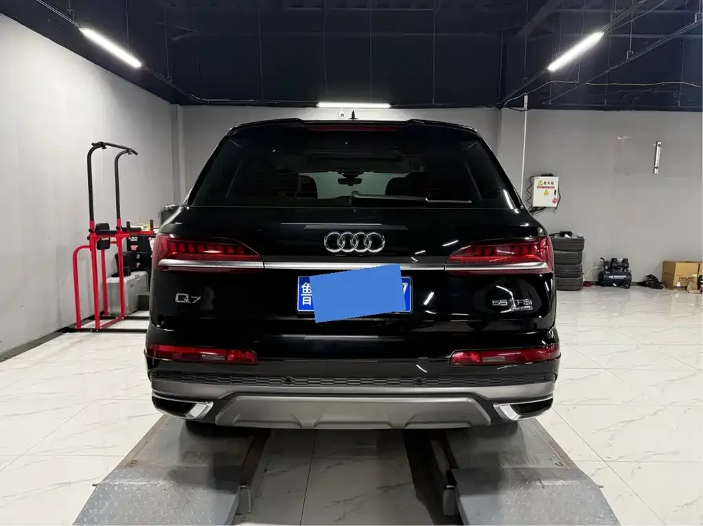 Audi Q7 2022 из CN, фото 3