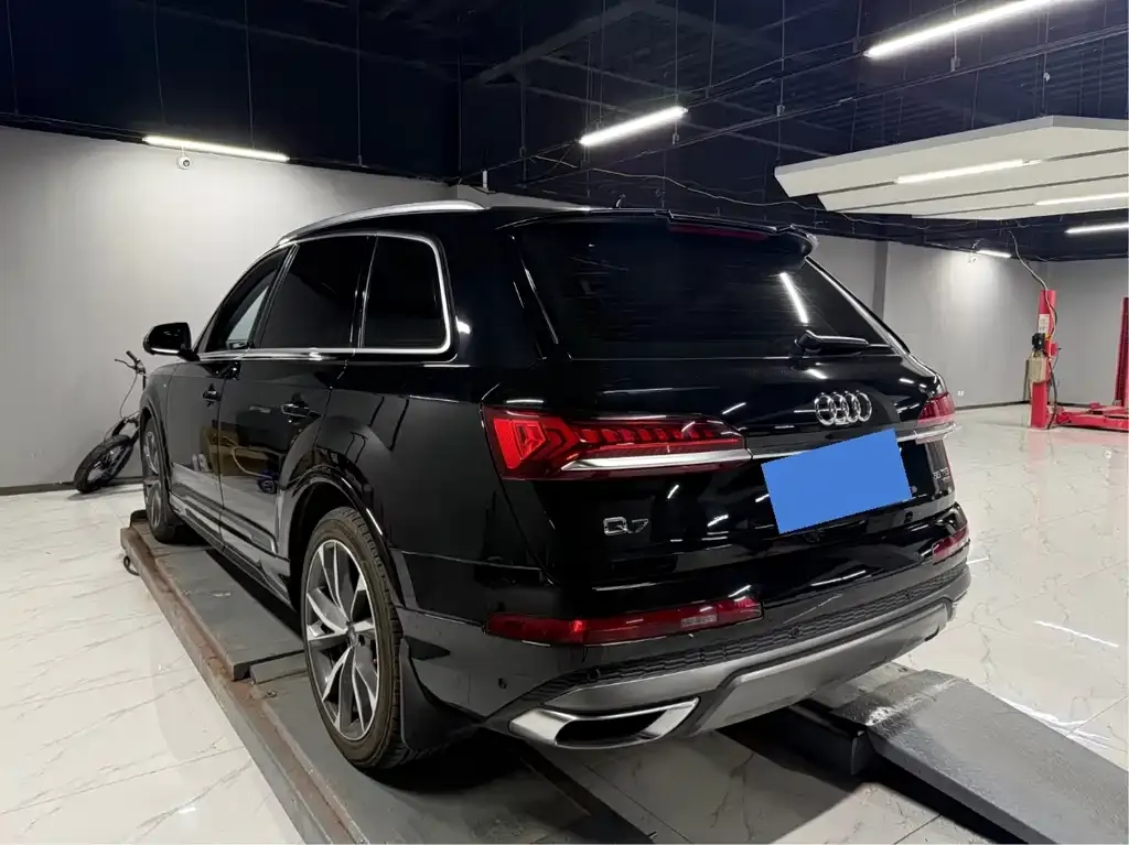 Audi Q7 2022 из CN, фото 5