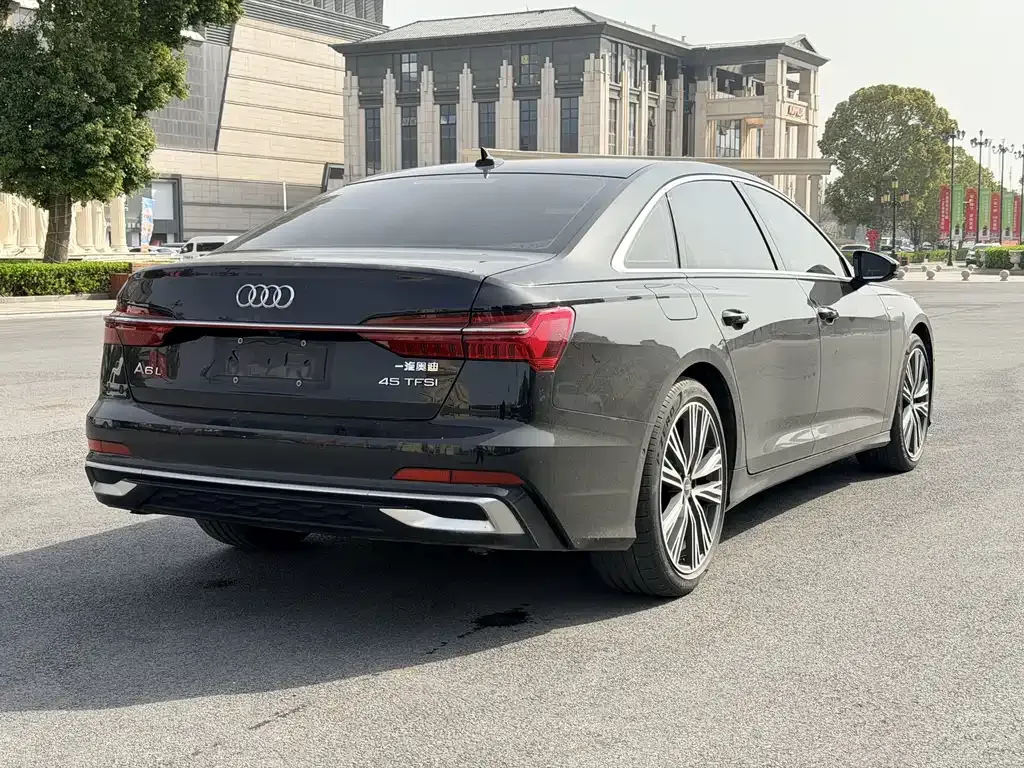 Audi A6L — фото 10