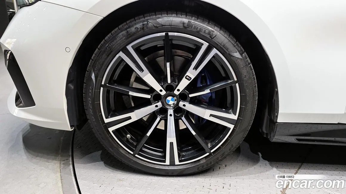 BMW 5-Series — фото 10