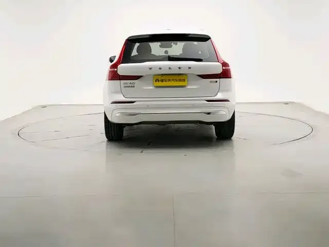 Volvo XC60 — фото 9
