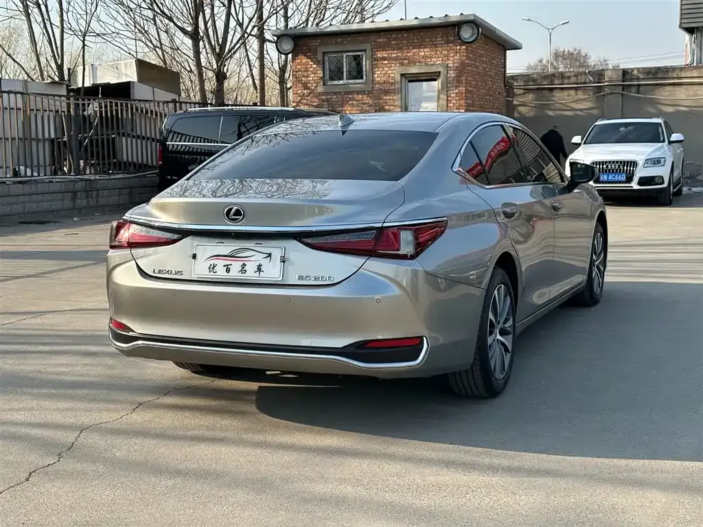 Lexus ES — фото 10