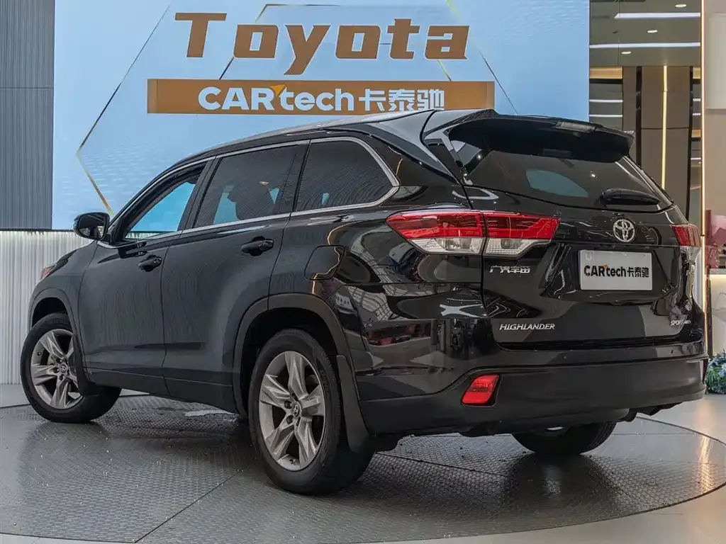 Toyota Highlander — фото 9