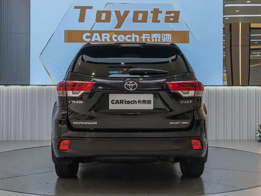 Toyota Highlander — фото 10