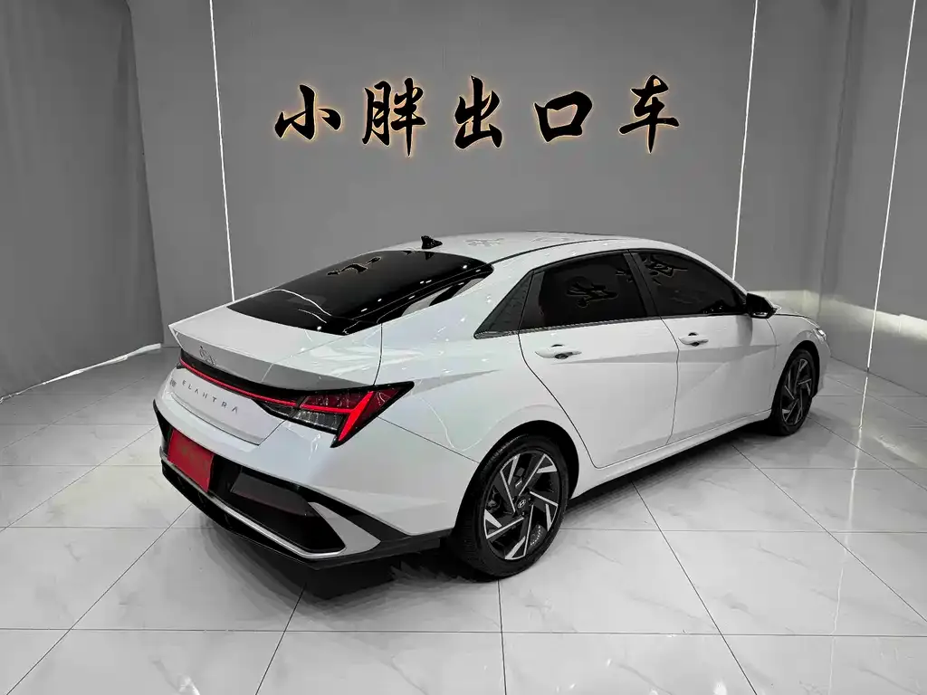 Hyundai Elantra — фото 10