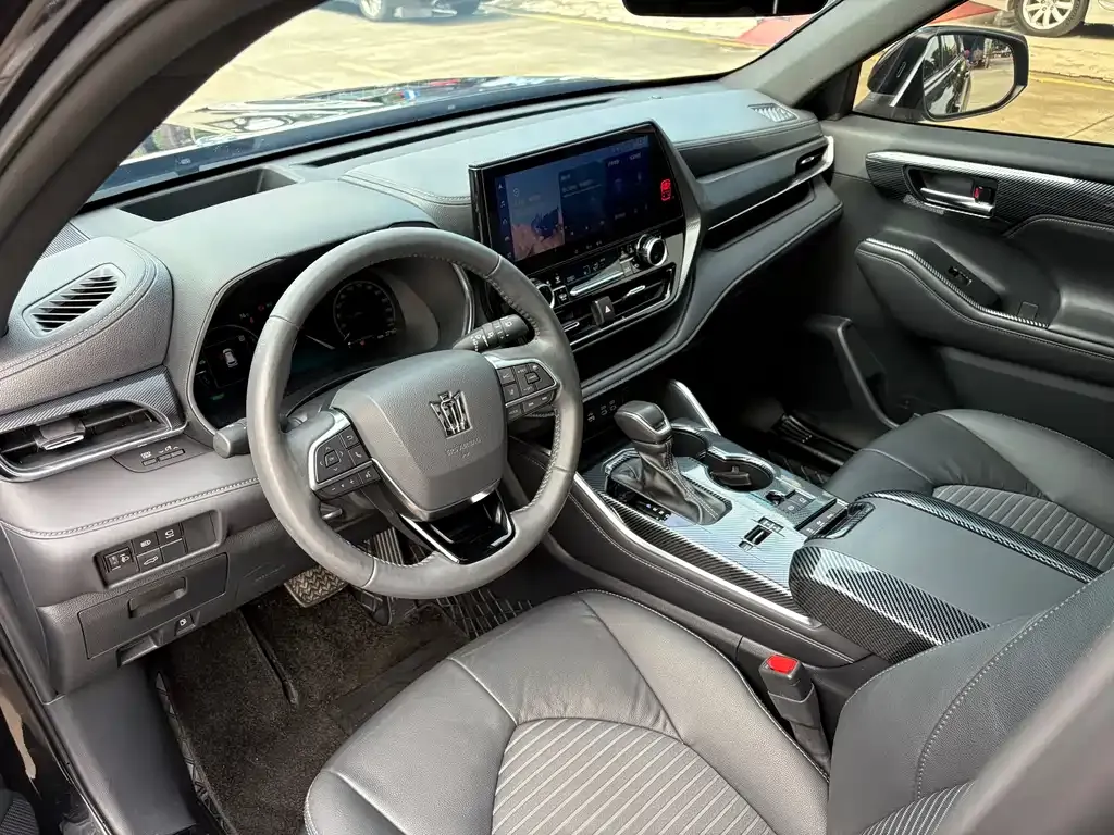 Toyota Crown Kluger 2024 из CN, фото 5