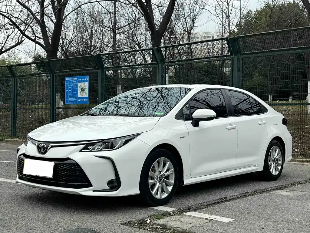 Toyota Corolla 2024 из CN, фото 1