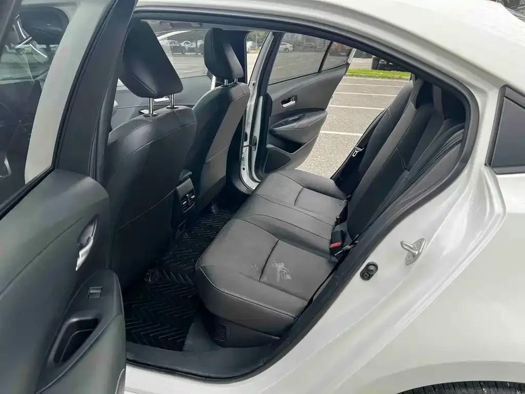Toyota Corolla 2024 из CN, фото 2