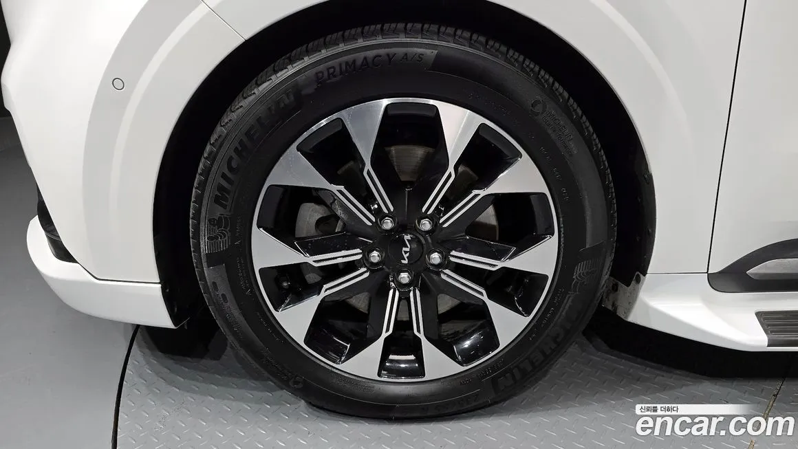 Kia Carnival — фото 8
