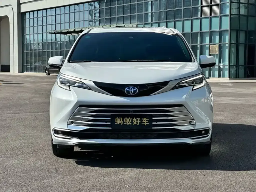 Toyota Sienna 2023 из CN, фото 6