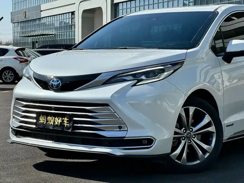 Toyota Sienna 2023 из CN, фото 4