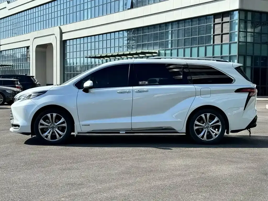 Toyota Sienna 2023 из CN, фото 5