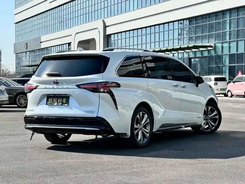 Toyota Sienna 2023 из CN, фото 3