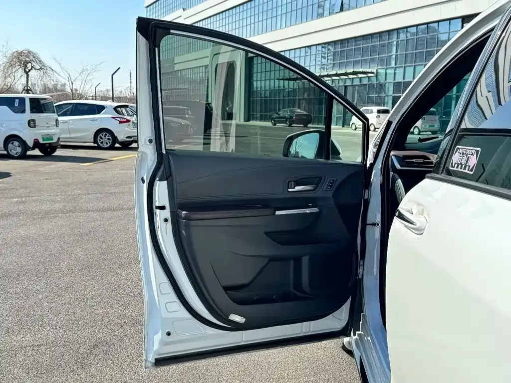 Toyota Sienna 2023 из CN, фото 10