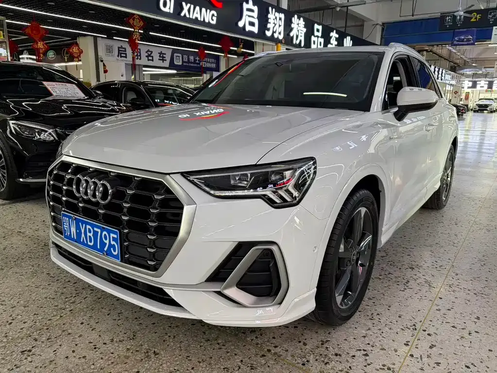 Audi Q3 — фото 1