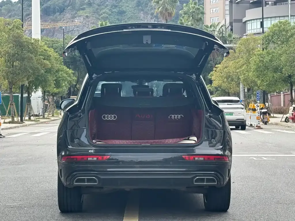 Audi Q5L — фото 7