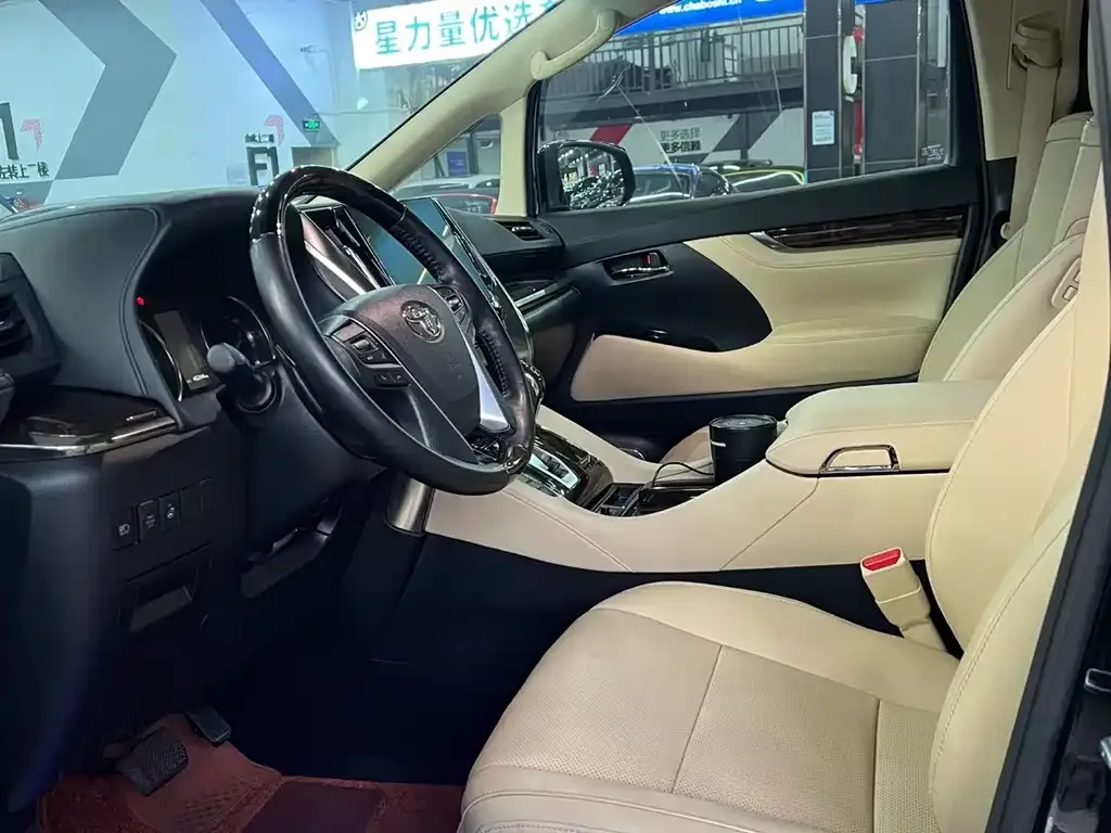 Toyota Alphard 2022 из CN, фото 2