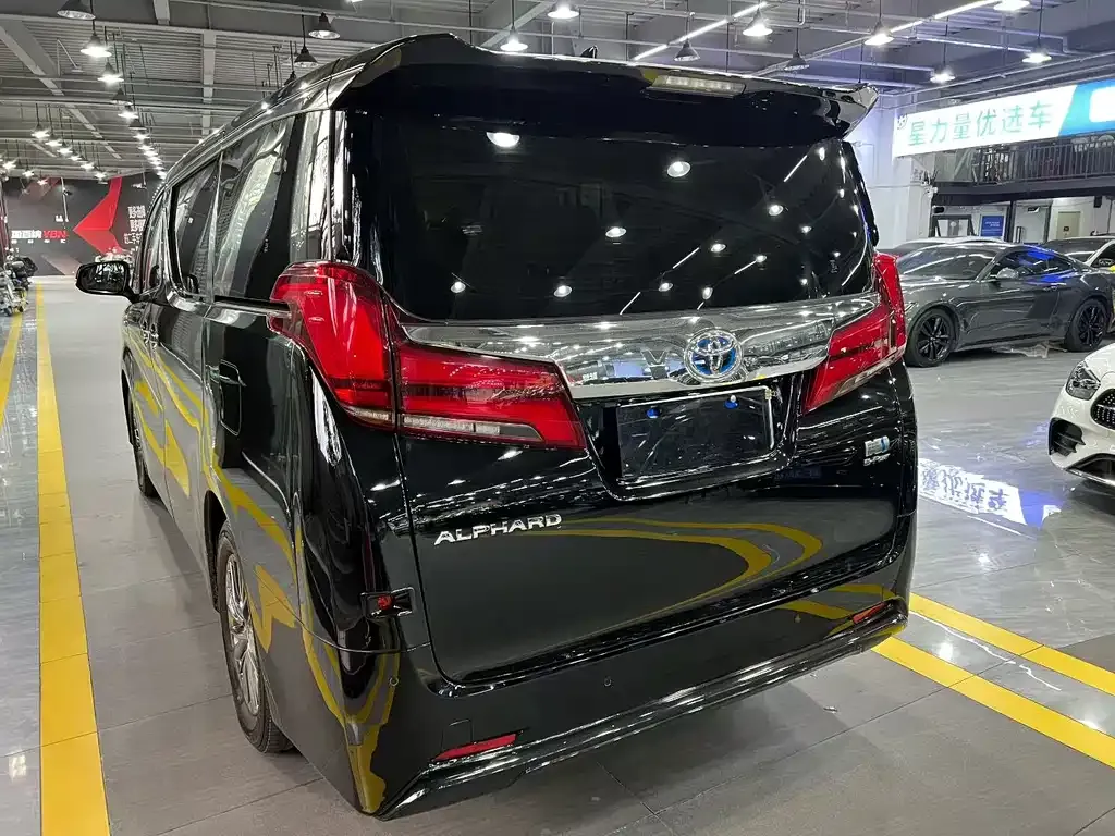 Toyota Alphard 2022 из CN, фото 8