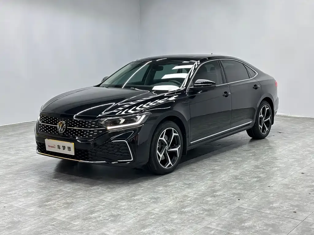 Volkswagen Passat — фото 1