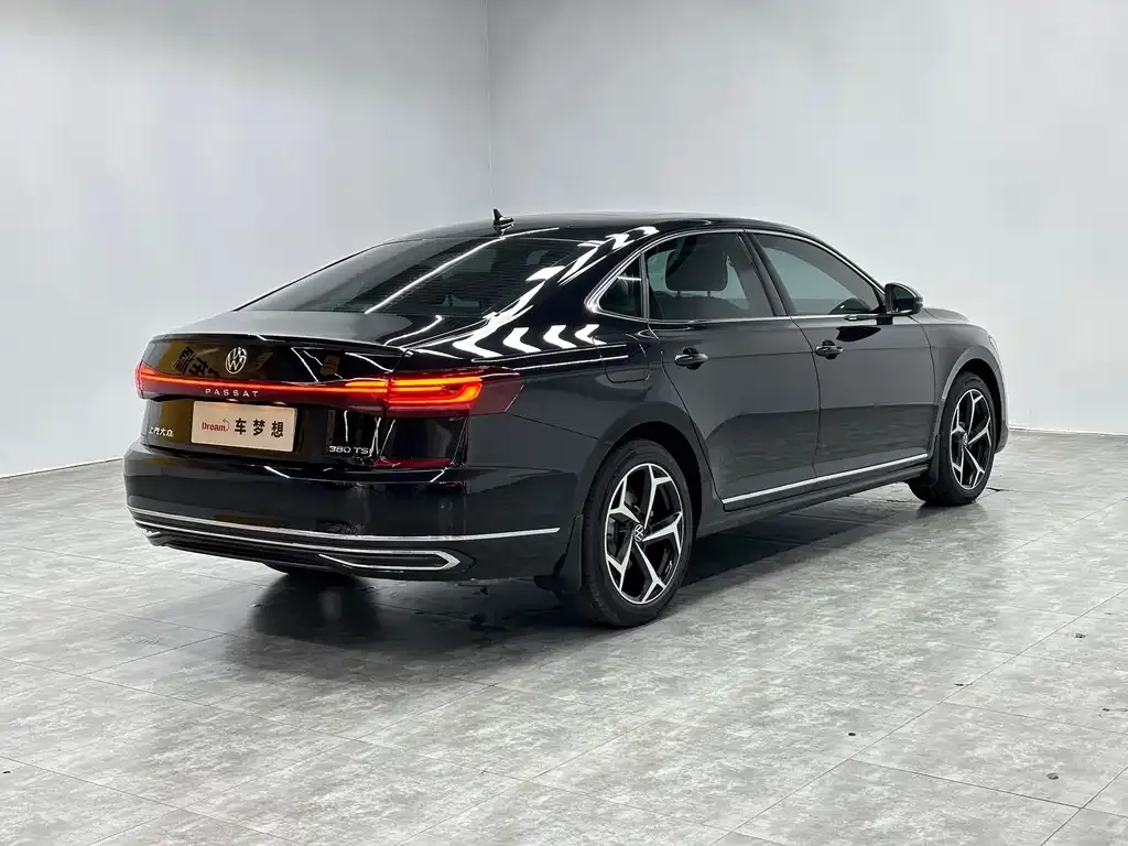 Volkswagen Passat — фото 10