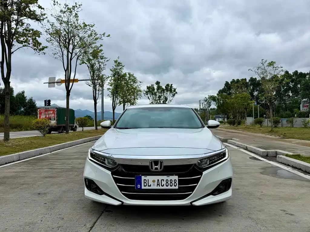 Honda Accord — фото 7
