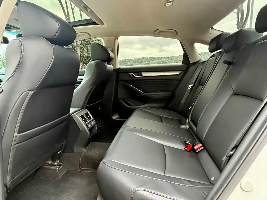 Honda Accord — фото 4