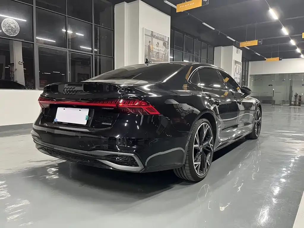 Audi A7L — фото 10