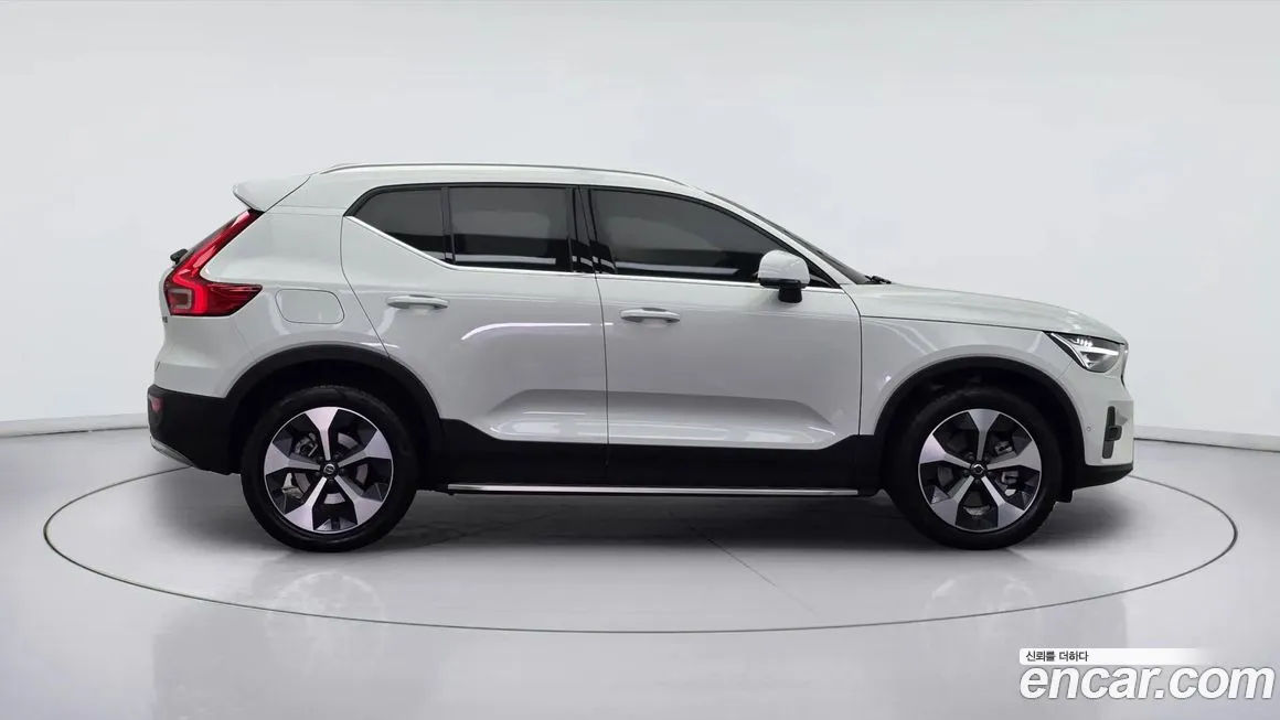Volvo XC40 — фото 2