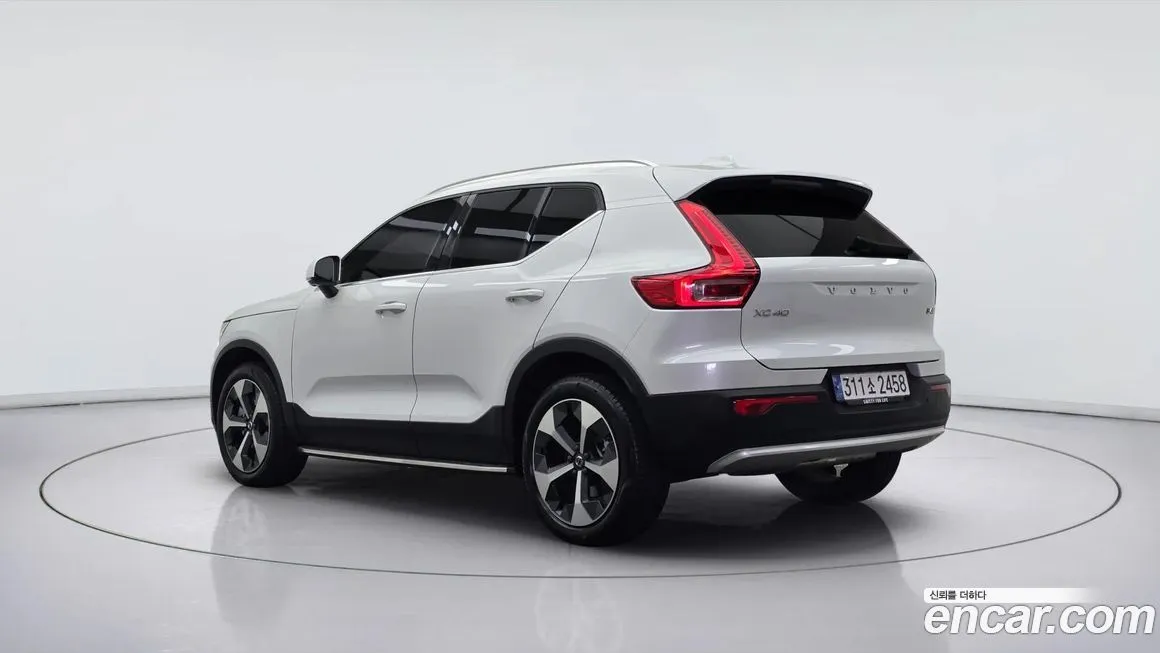 Volvo XC40 — фото 4