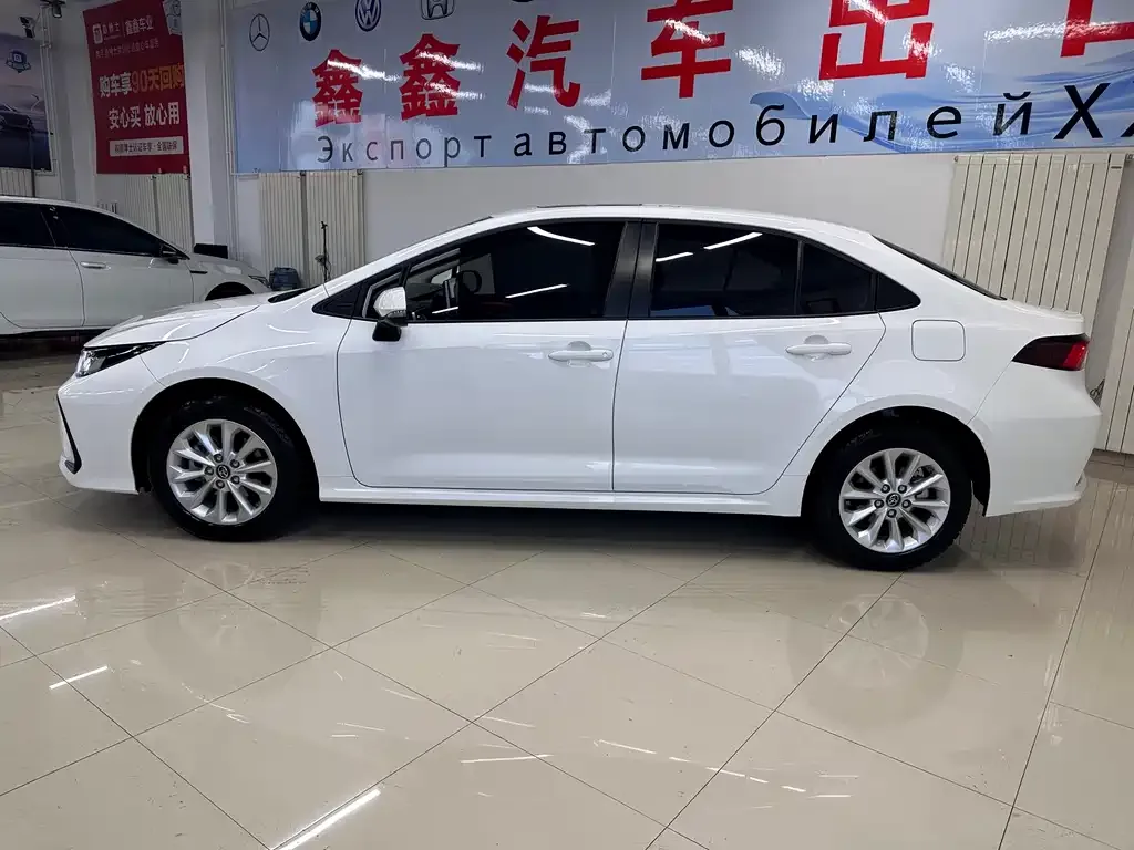 Toyota Corolla — фото 10