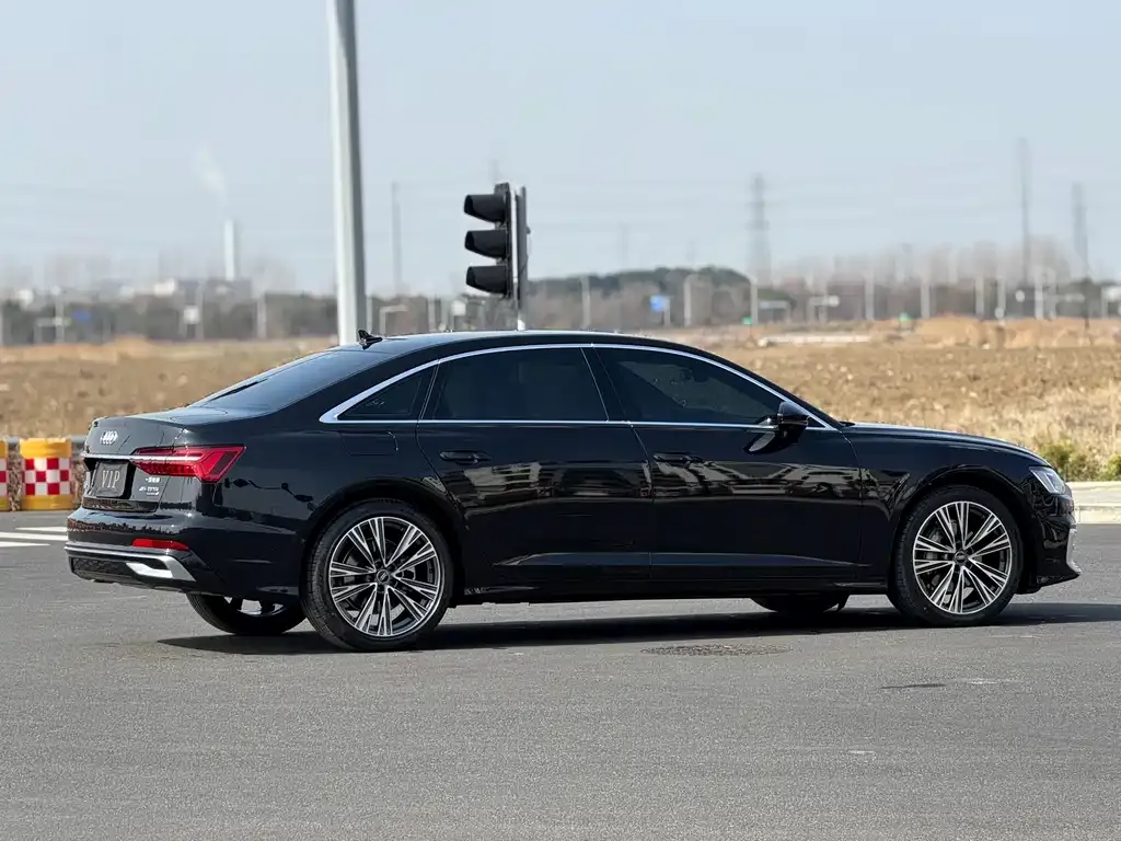 Audi A6L — фото 5