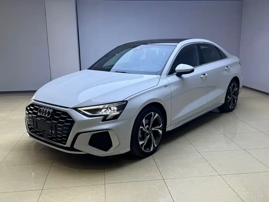 Audi A3 — фото 1