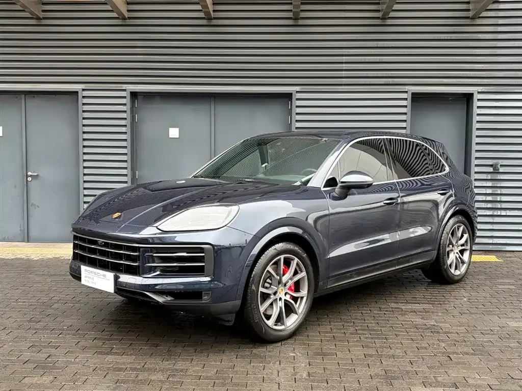 Porsche Cayenne — фото 1