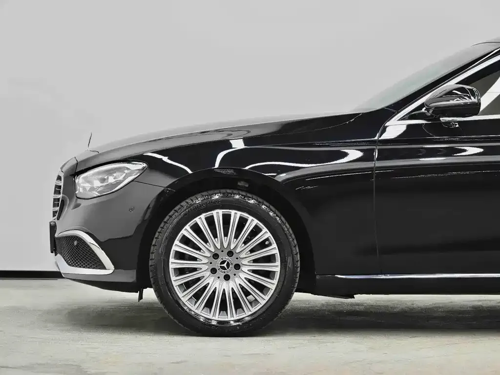 Mercedes-Benz E-Class — фото 8