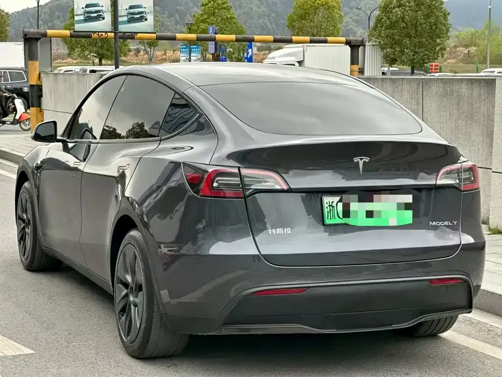 Tesla Model Y — фото 4