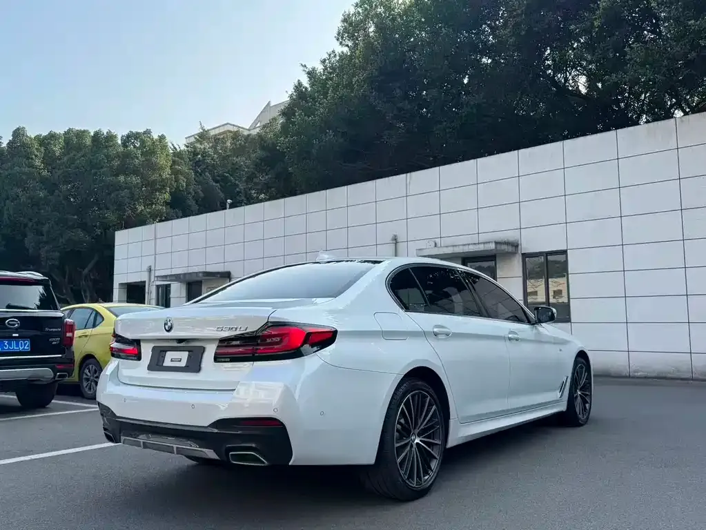 BMW 5 Series — фото 4