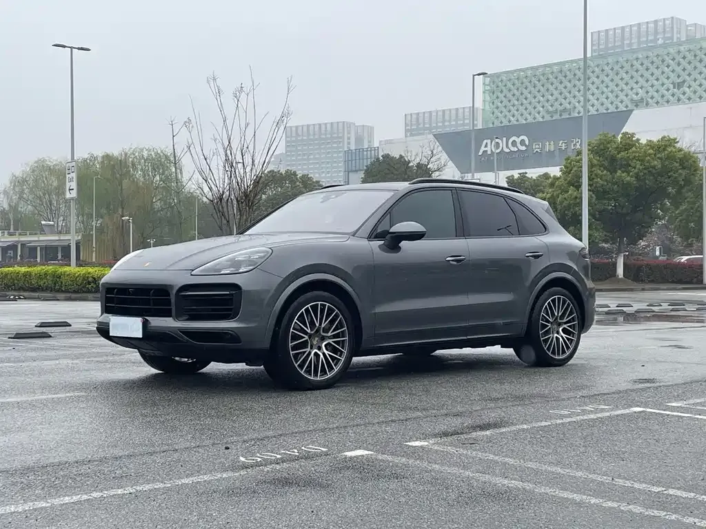 Porsche Cayenne — фото 1