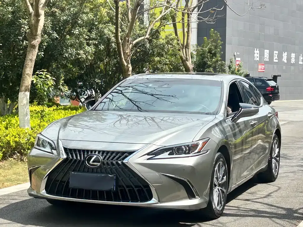 Lexus ES — фото 1