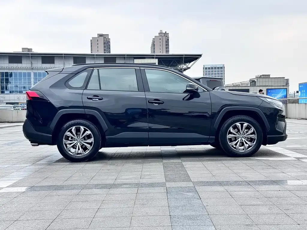 Toyota RAV4 2024 из CN, фото 3