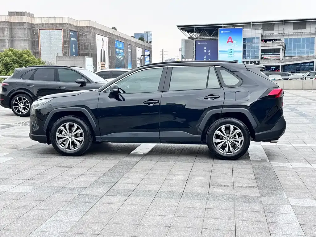 Toyota RAV4 2024 из CN, фото 4