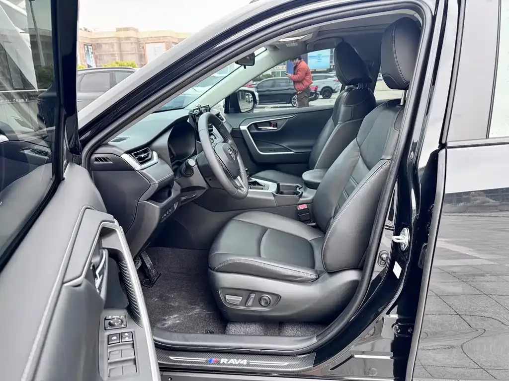 Toyota RAV4 2024 из CN, фото 9