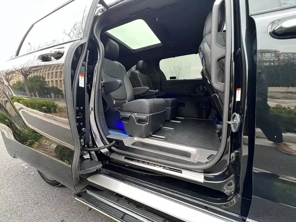 Toyota Granvia 2025 из CN, фото 2