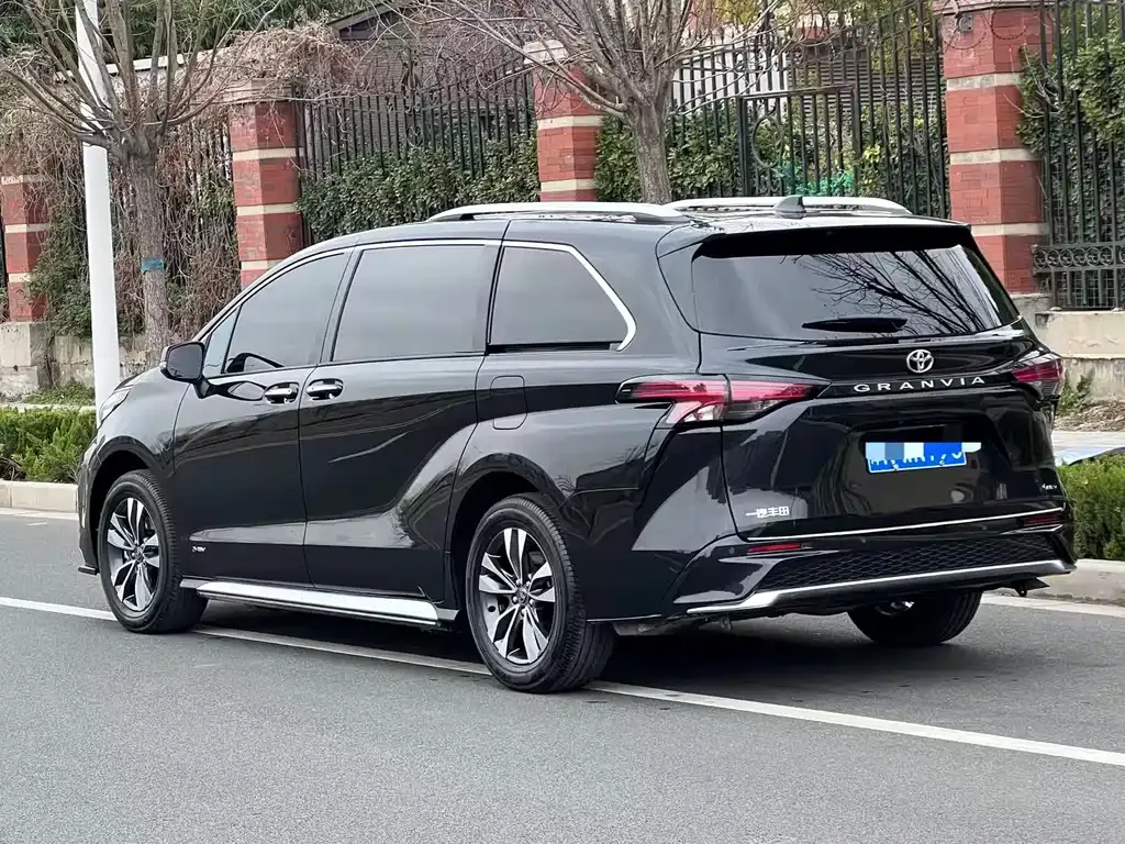 Toyota Granvia 2025 из CN, фото 10